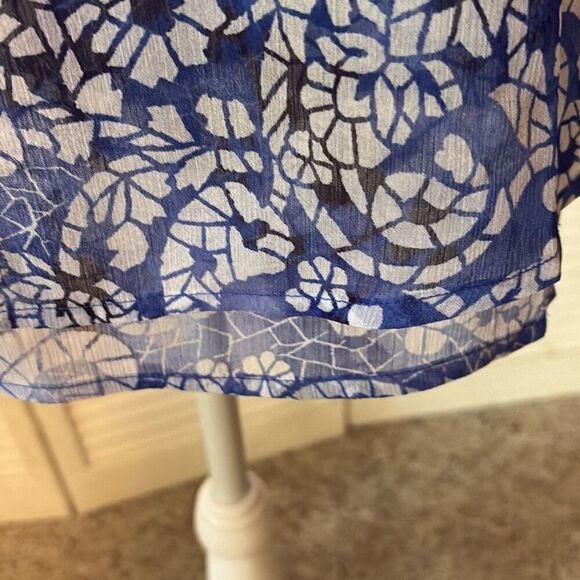 Fever Womens Top, size Medium, Blue and White Print, Sleeveless - Picture 3 of 8